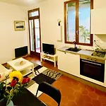 Holiday home Maison Proche Et Centre Ville, Climatisee Avec Menage, Draps Et Serviettes Inclus Arcachon