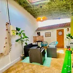 Holiday home Maison Proche Et Centre Ville, Climatisee Avec Menage, Draps Et Serviettes Inclus