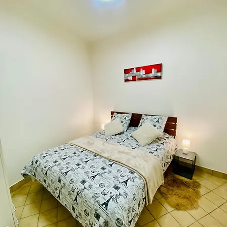 Maison Proche Et Centre Ville, Climatisee Avec Menage, Draps Et Serviettes Inclus *