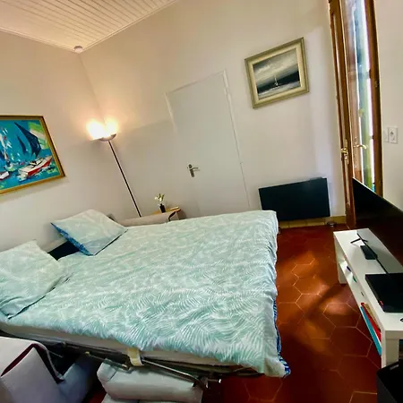 Maison Proche Et Centre A Pied - Climatisee - Menage, Draps Et Serviettes Inclus بيت للعطل *