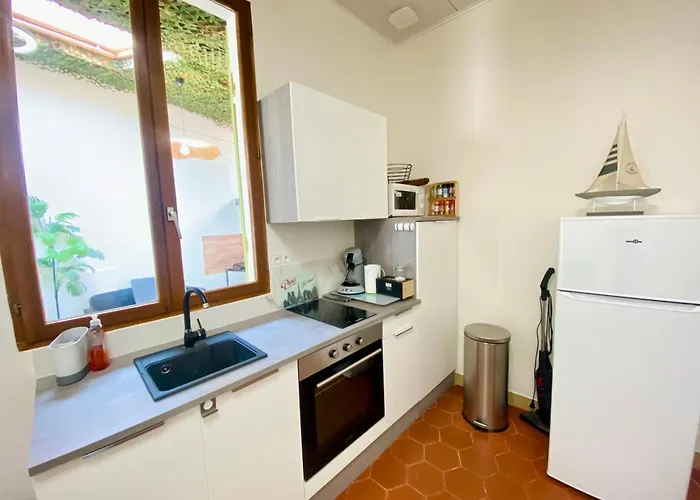 Maison Proche Plage Et Centre Ville, Climatisee Avec Menage, Draps Et Serviettes Inclus بيت للعطل