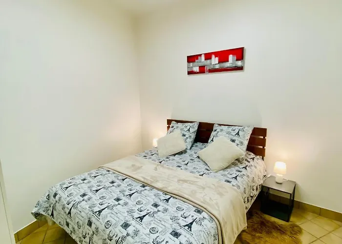 Maison Proche Plage Et Centre Ville, Climatisee Avec Menage, Draps Et Serviettes Inclus *
