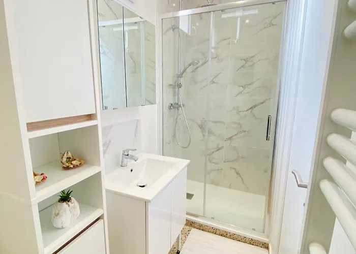 Maison Proche Plage Et Centre Ville, Climatisee Avec Menage, Draps Et Serviettes Inclus *
